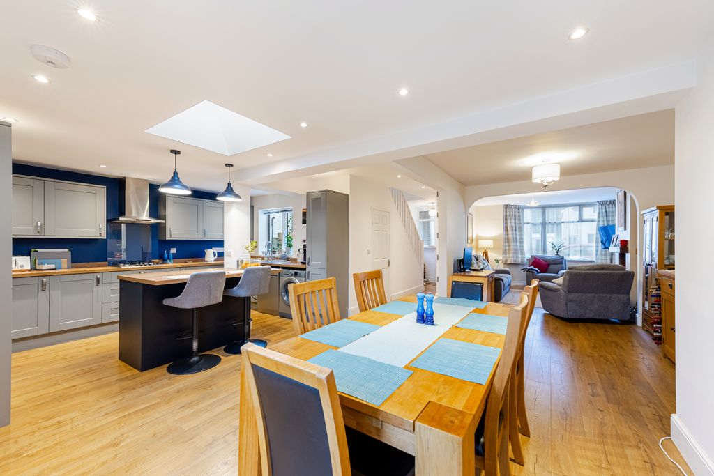 Property photo 1 of 24 4 Bed Semi-Detached House For Sale