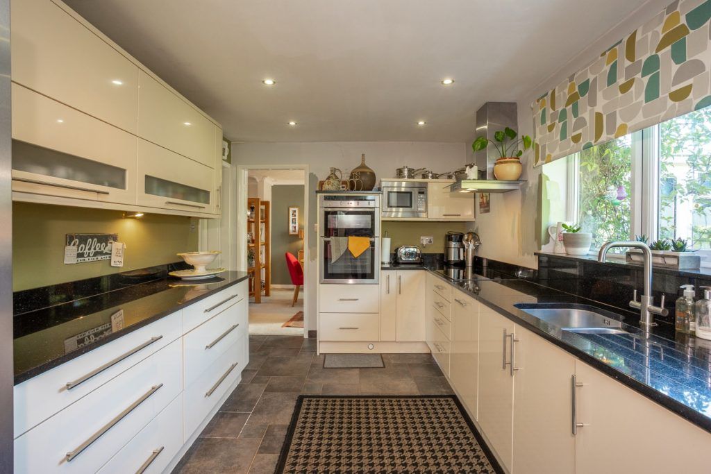 Property photo 2 of 32