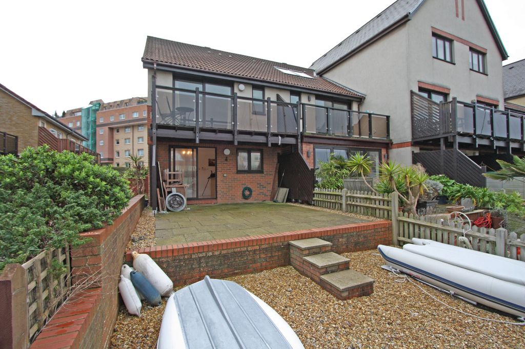 Property photo 3 of 24