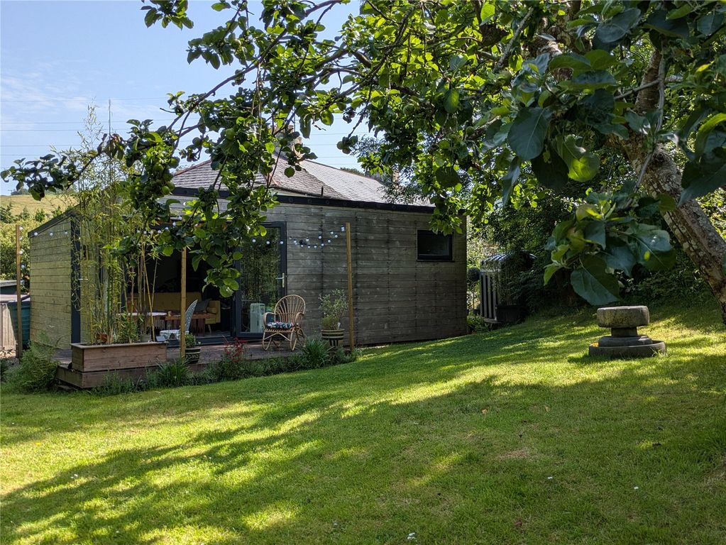 Property photo 2 of 23 Picture No. 28