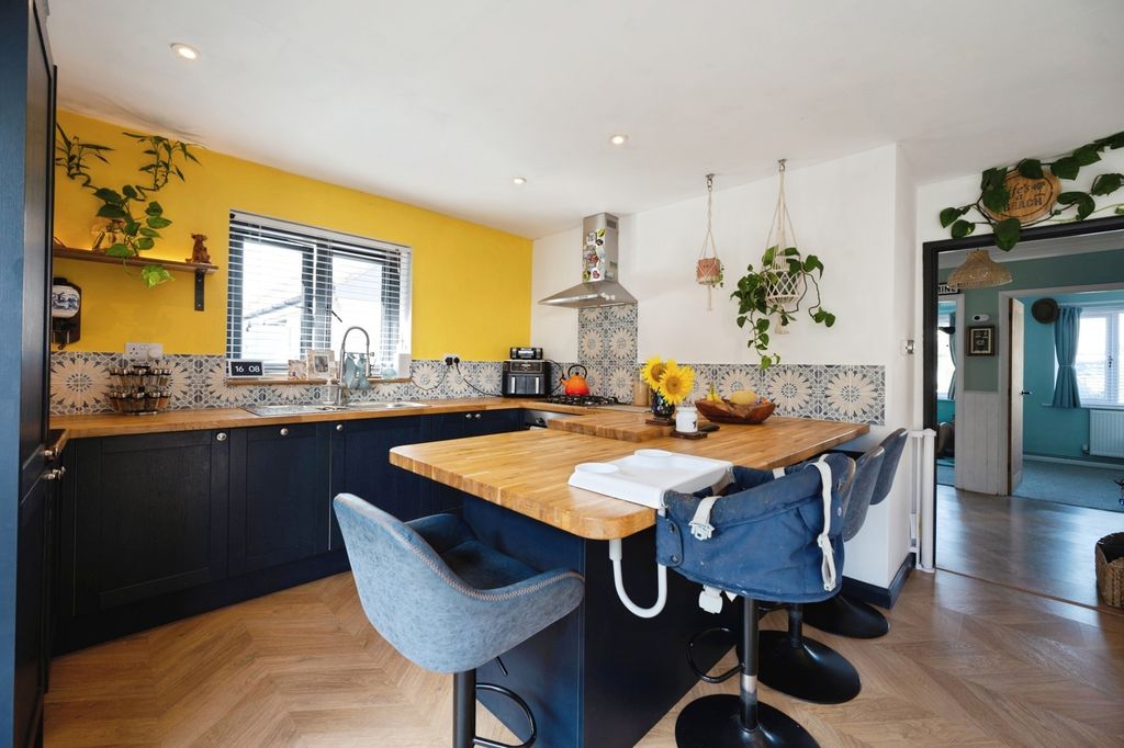 Property photo 2 of 22 Pbox-Img.Jpg