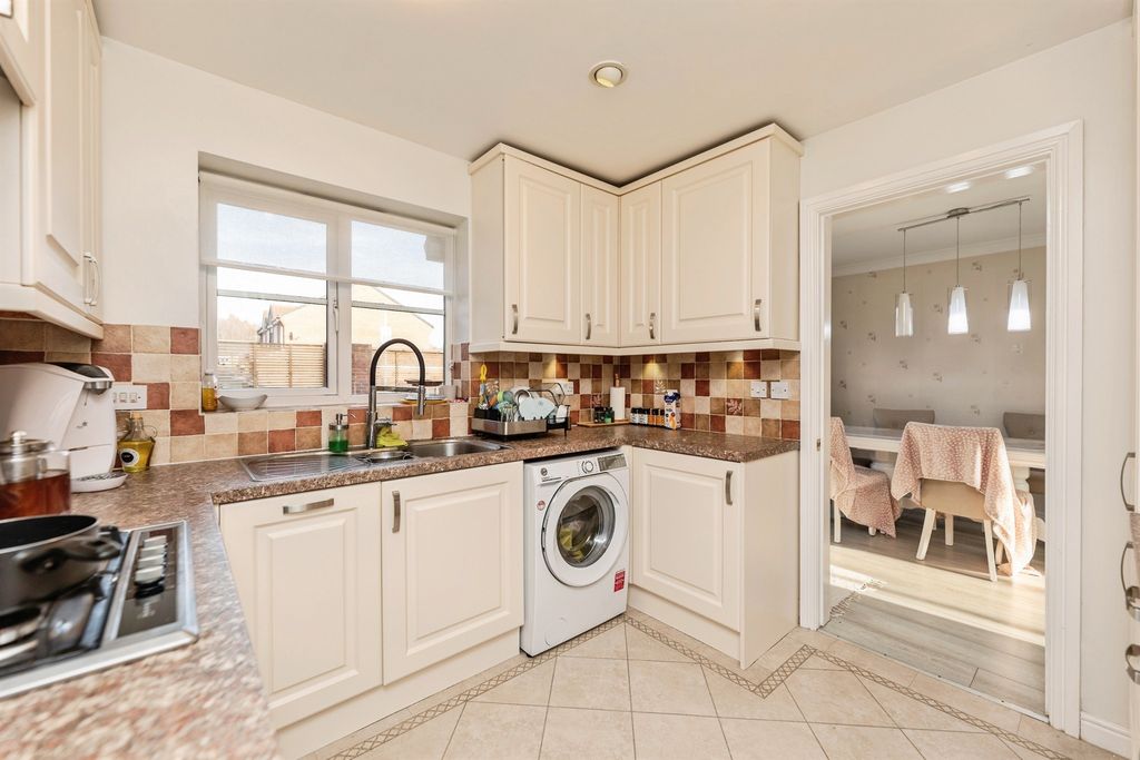 Property photo 3 of 20