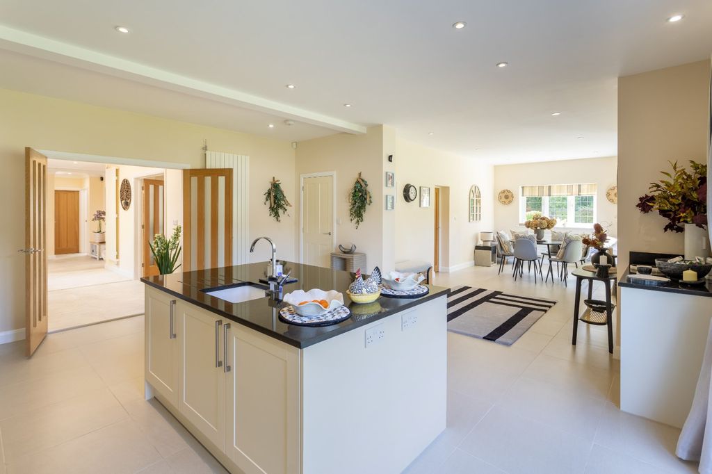 Property photo 2 of 12 Kitchen