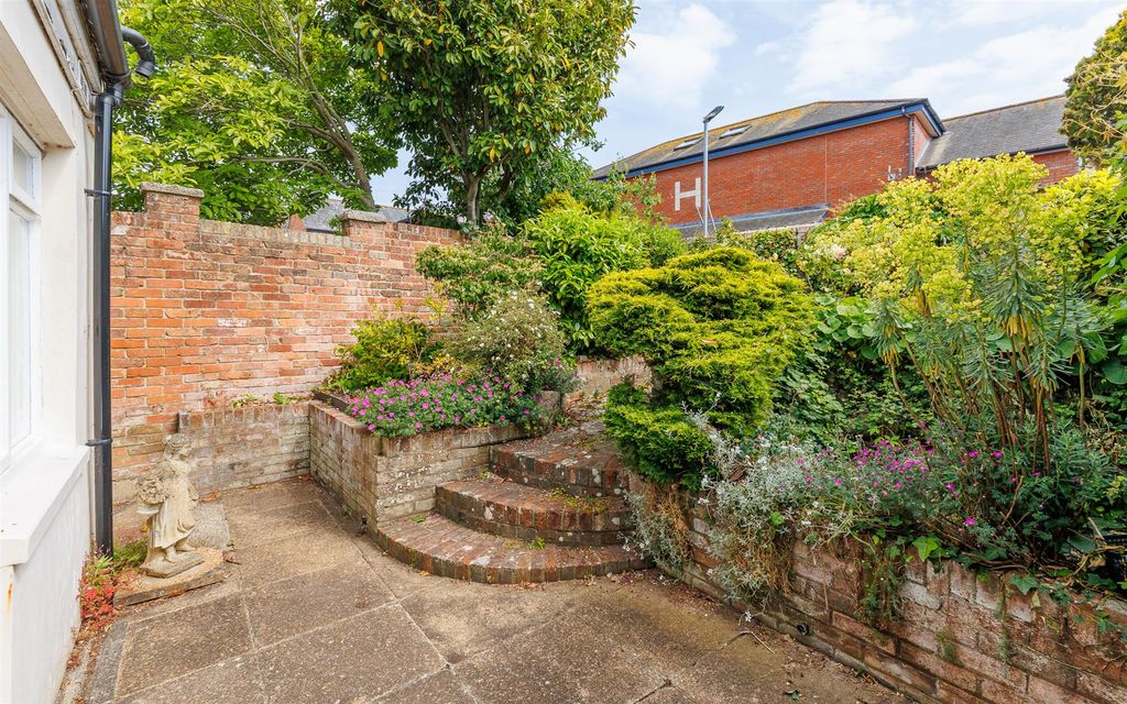 Property photo 3 of 21