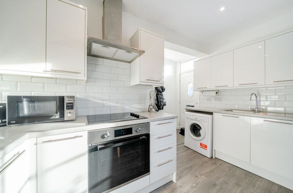 Property photo 3 of 16 1385257-10-6926E0...