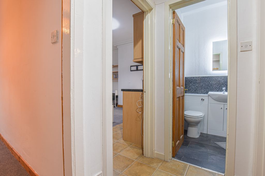 Property photo 2 of 10 Hallway2