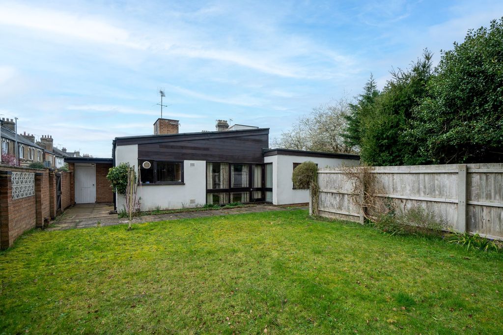 Property photo 3 of 25