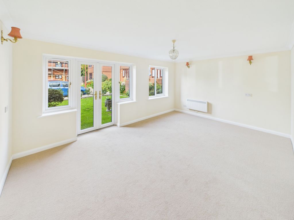 Property photo 2 of 8 Lounge