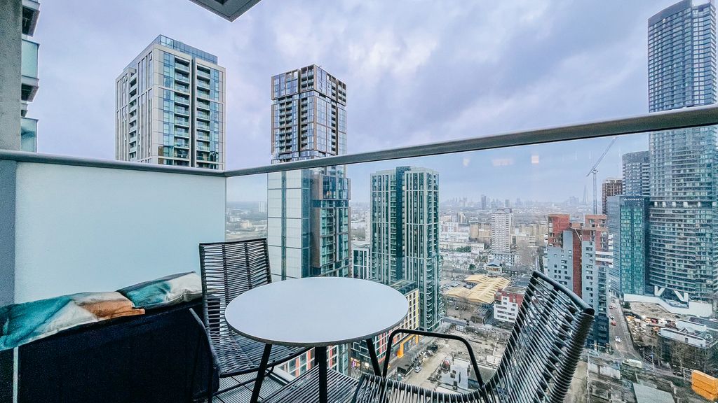 Property photo 2 of 18