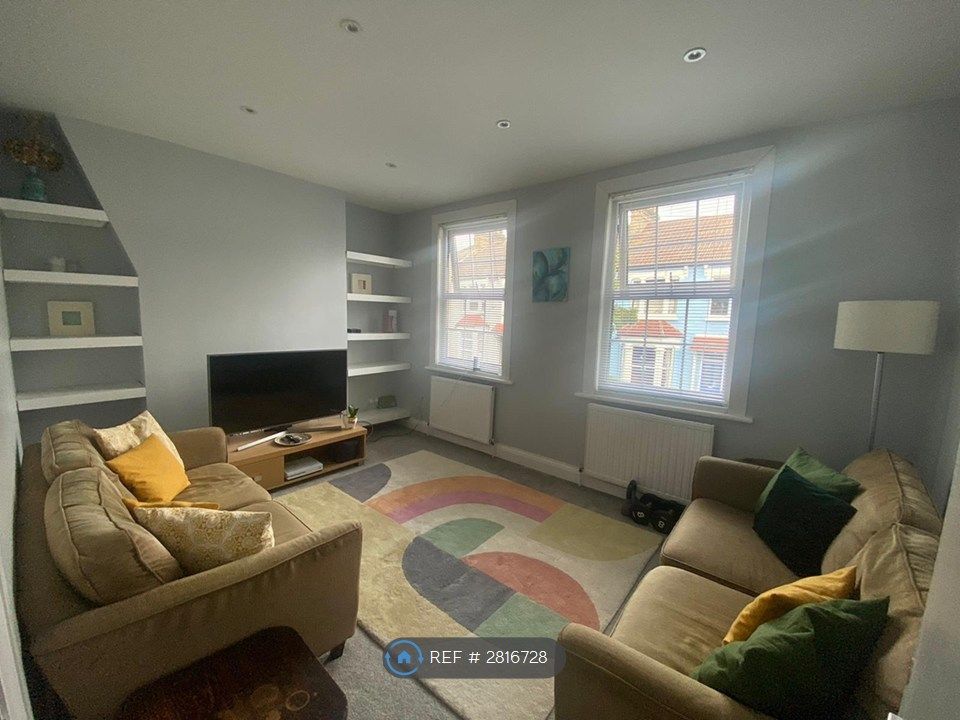 Property photo 1 of 10 Lounge