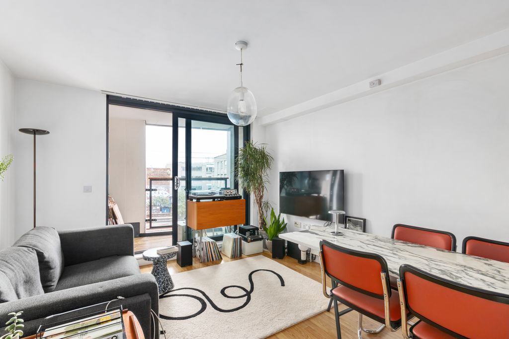 Property photo 2 of 8