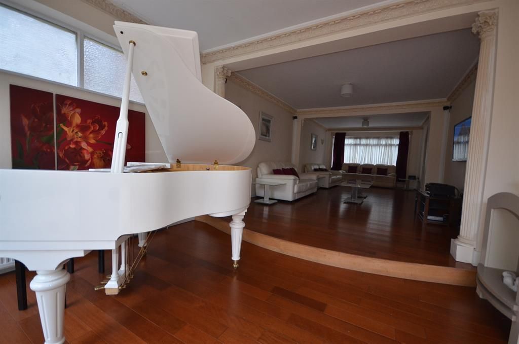 Property photo 3 of 19