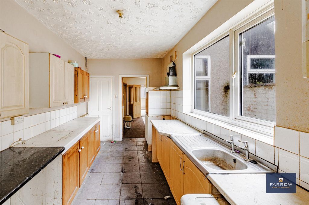 Property photo 3 of 24 Kitchen