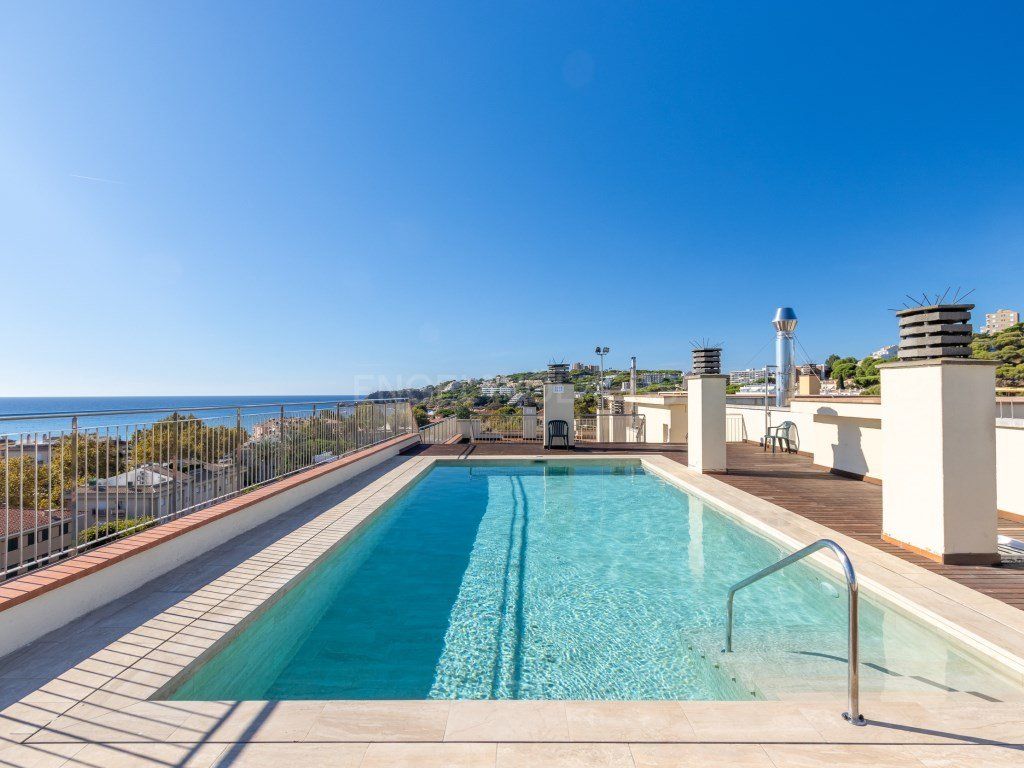 Property photo 1 of 36 Elegant Renovated Apartment With Sea Views