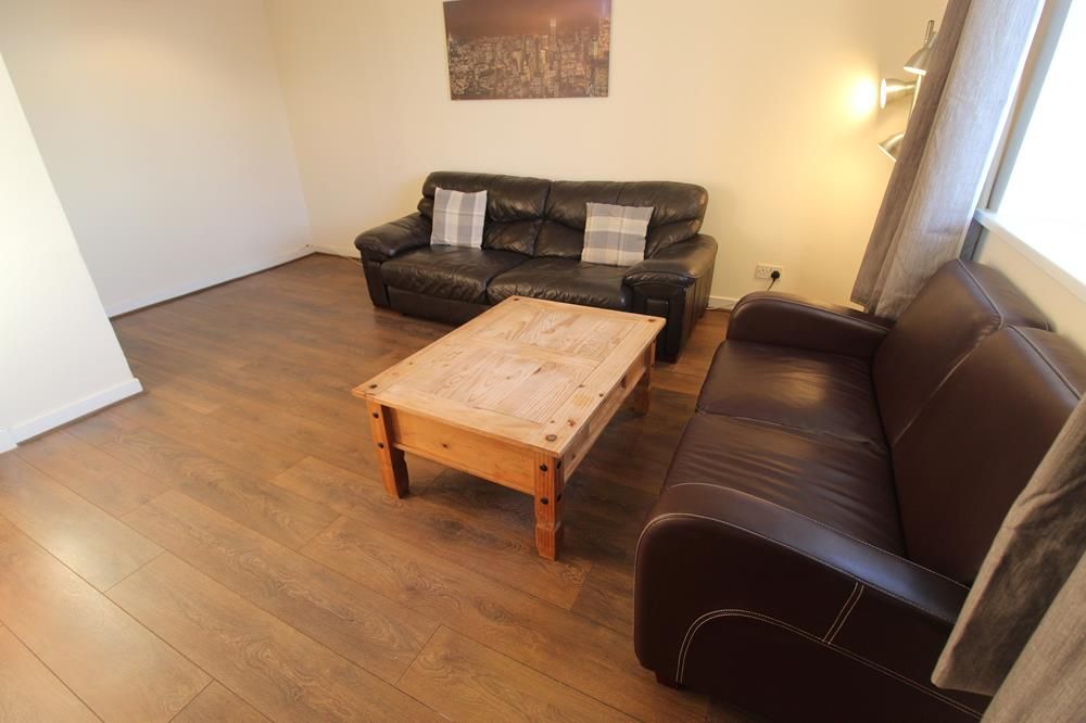 Property photo 1 of 7 Lounge