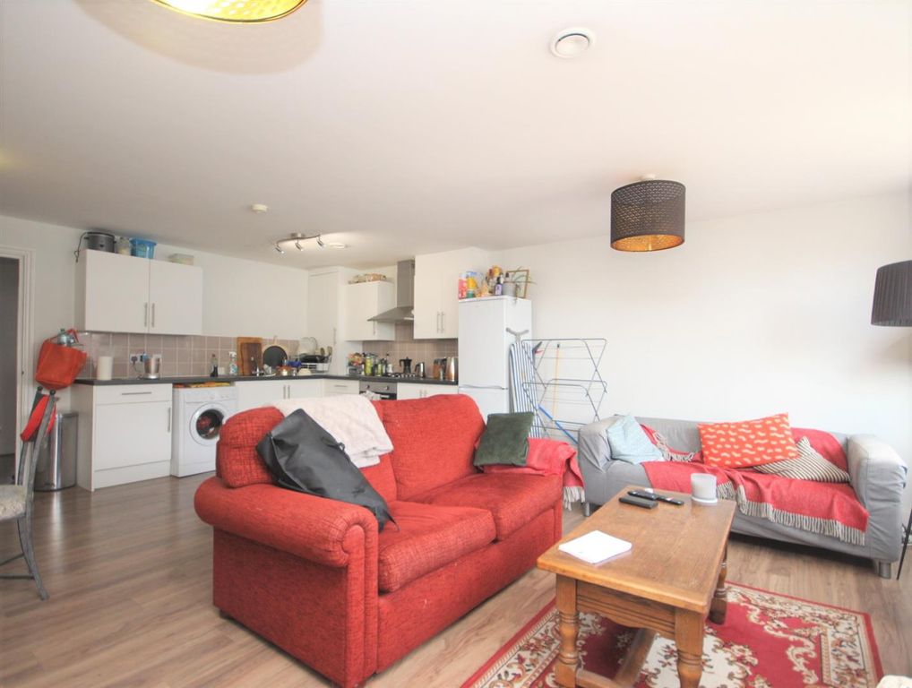 Property photo 2 of 11 Lounge (4).Jpg