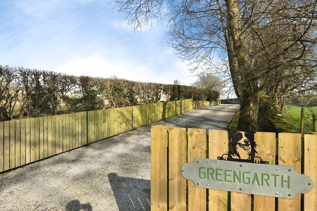 Property photo 1 of 19 Outside