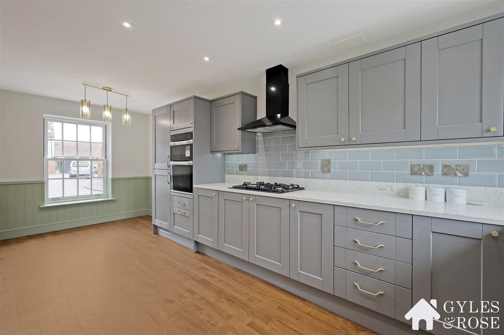 Property photo 3 of 23 Kitchen