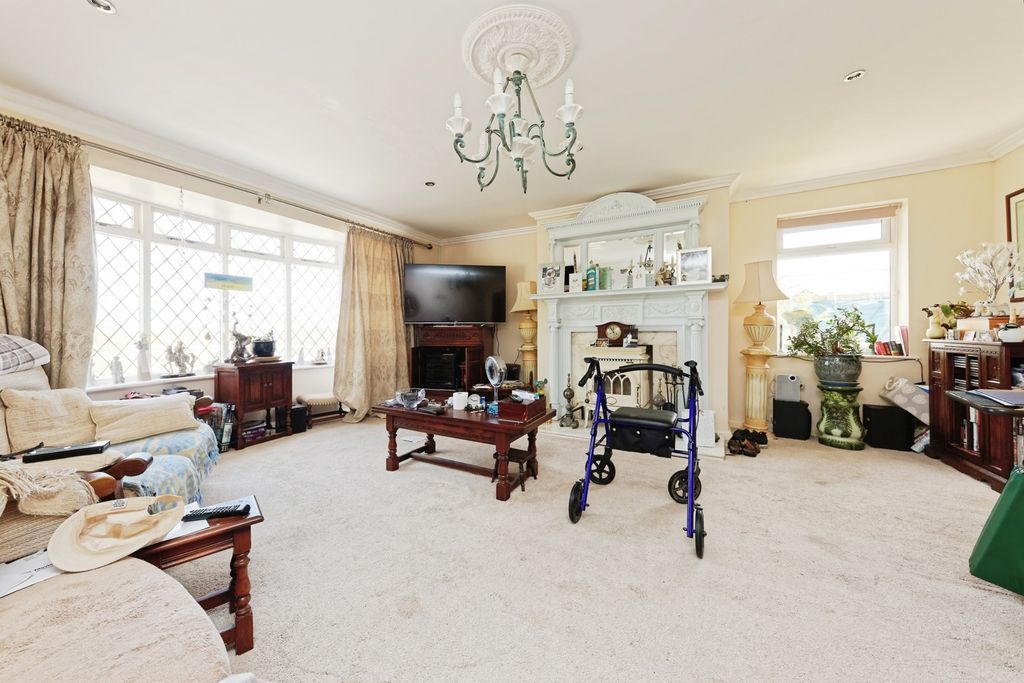 Property photo 2 of 17 Photo