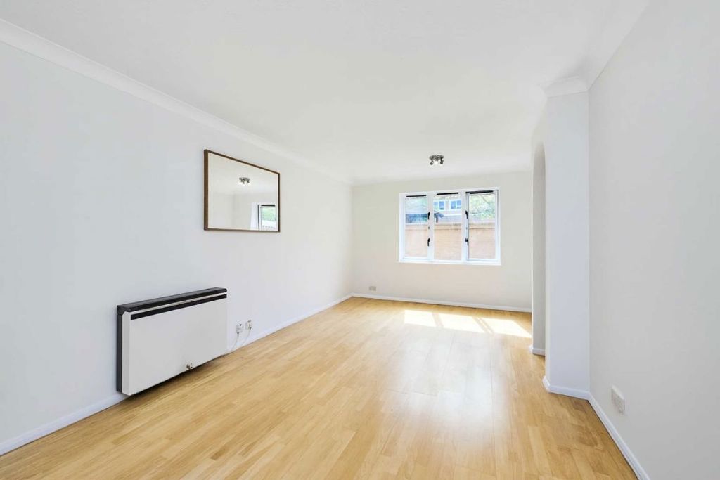 Property photo 2 of 9