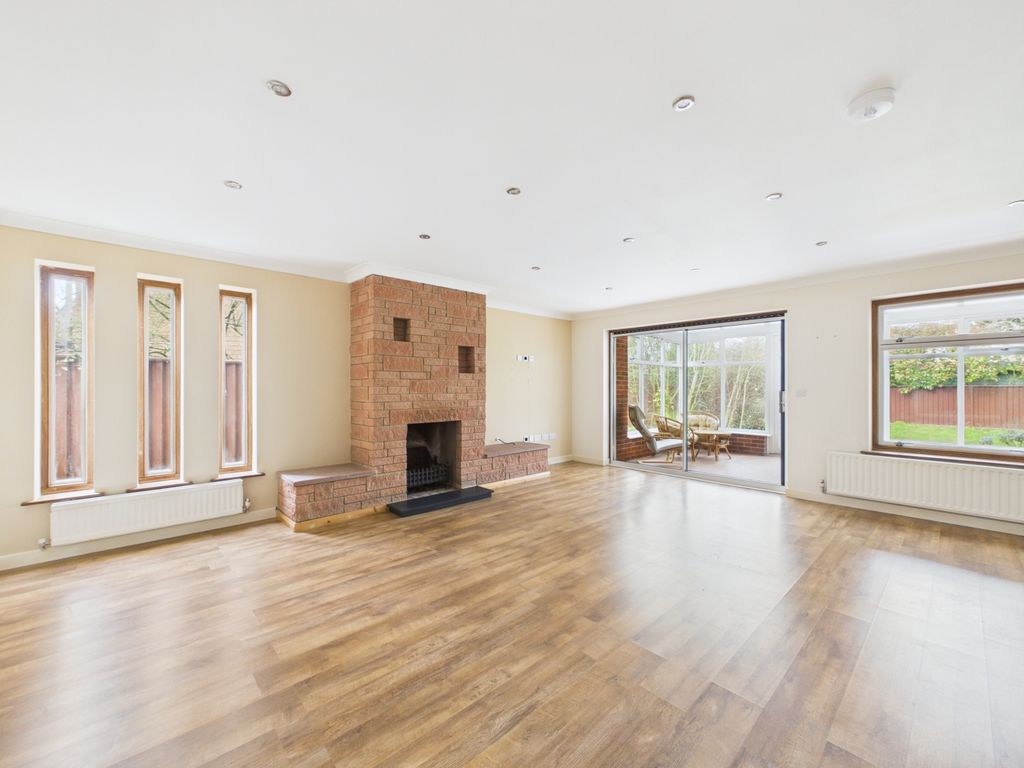 Property photo 2 of 18 Living Room