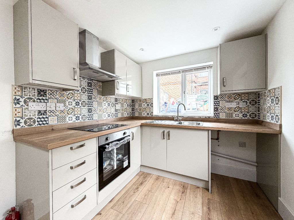 Property photo 1 of 7 5185460