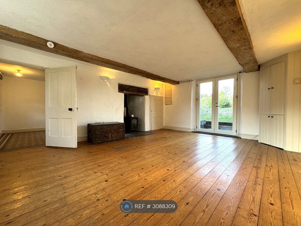 Property photo 2 of 23 Sitting Room