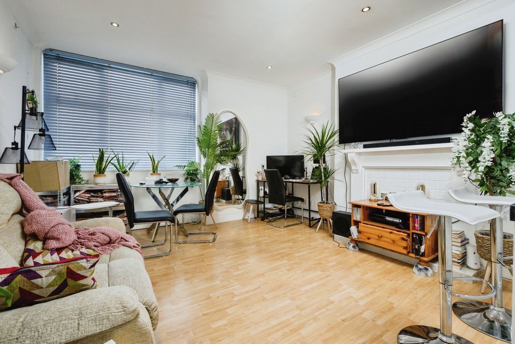 Property photo 2 of 12 Pbox-Img.Jpg