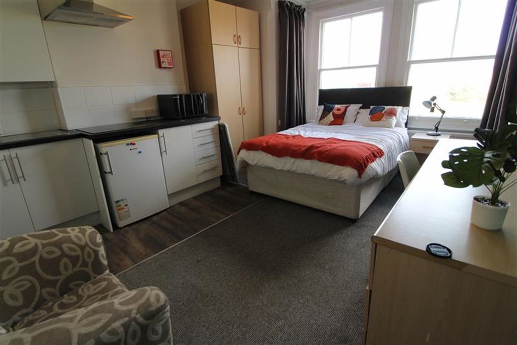 Property photo 2 of 10 Bedroom