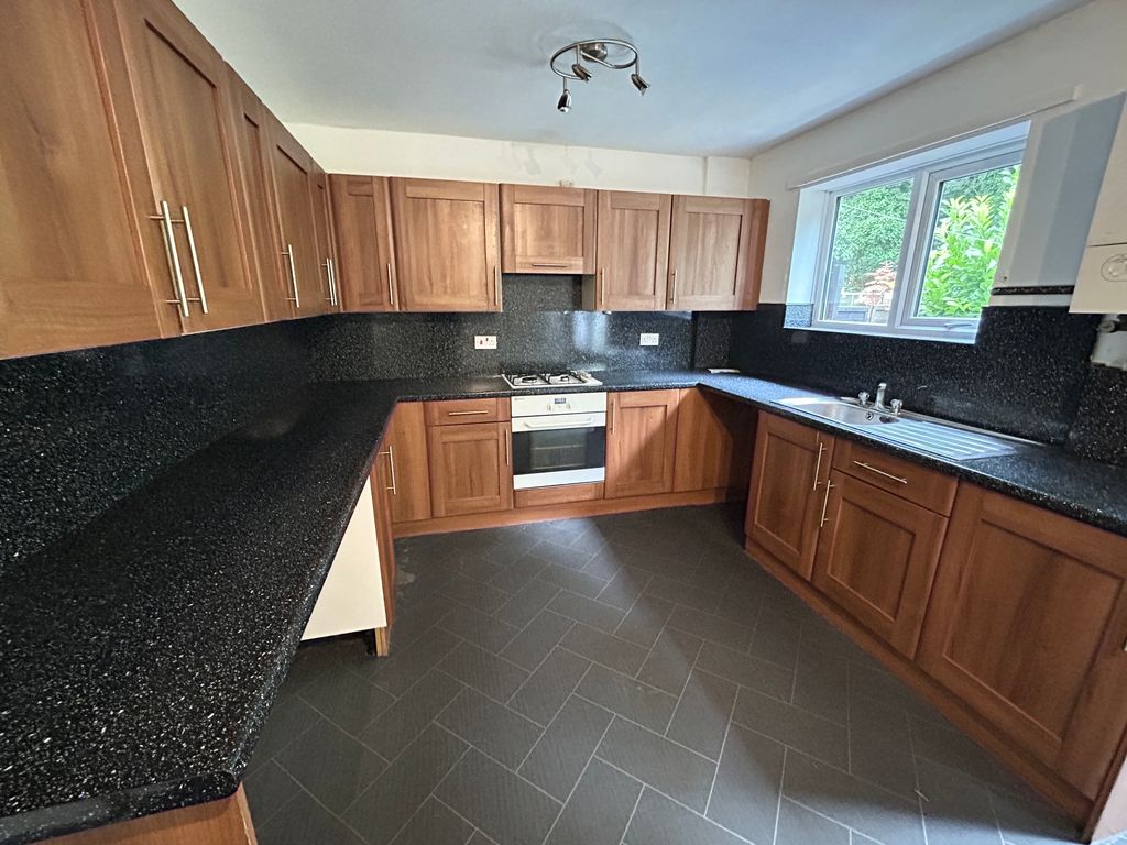 Property photo 1 of 8 Kitchen