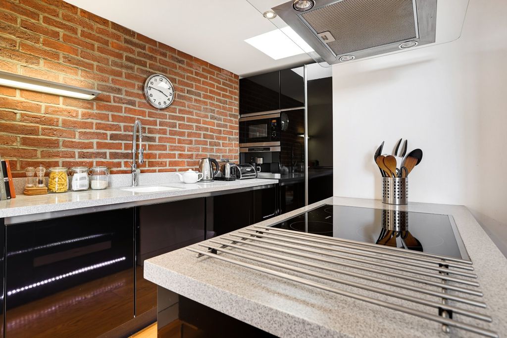 Property photo 3 of 14 Kitchen/Reception