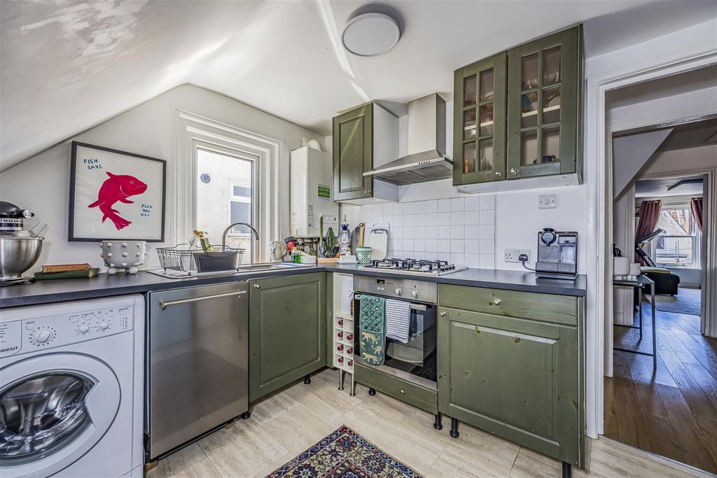 Property photo 1 of 13 Flat 4, 21 Shaftesbury Road, Southsea-Porticomarke