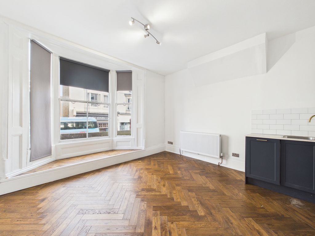 Property photo 1 of 9 Cam04693G0-Pr0090-Still001