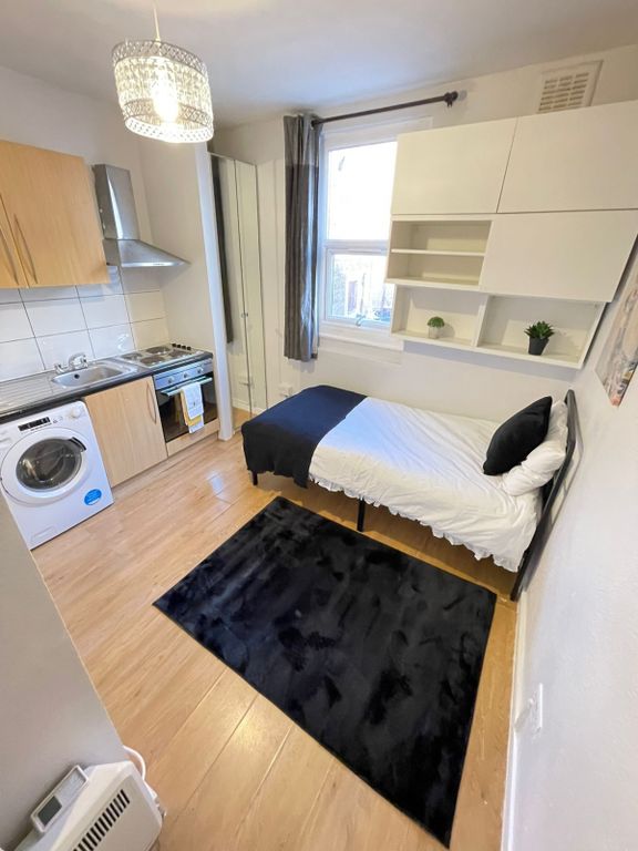 Property photo 1 of 8 Beautiful Self-Contained Studio In Seven Sisters €“ Available Now!
