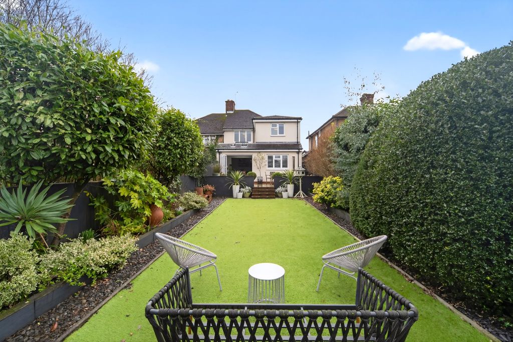 Property photo 2 of 23 Garden