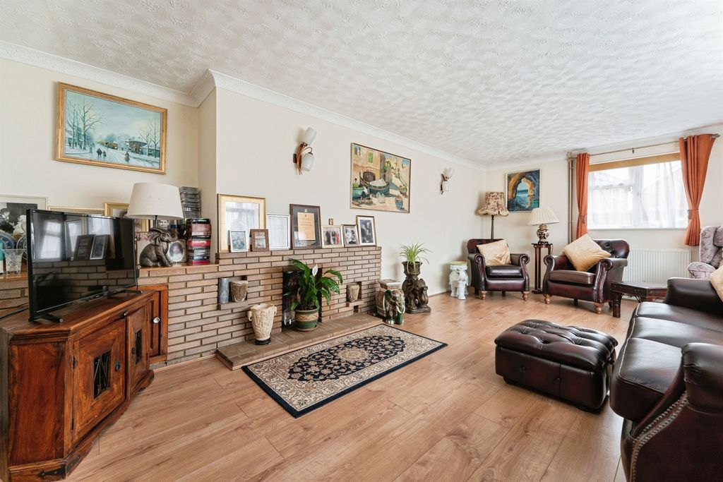 Property photo 2 of 19
