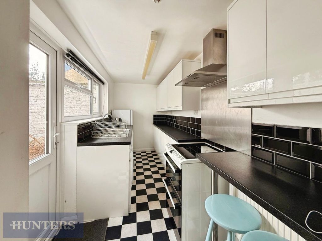 Property photo 3 of 17 Kitchen