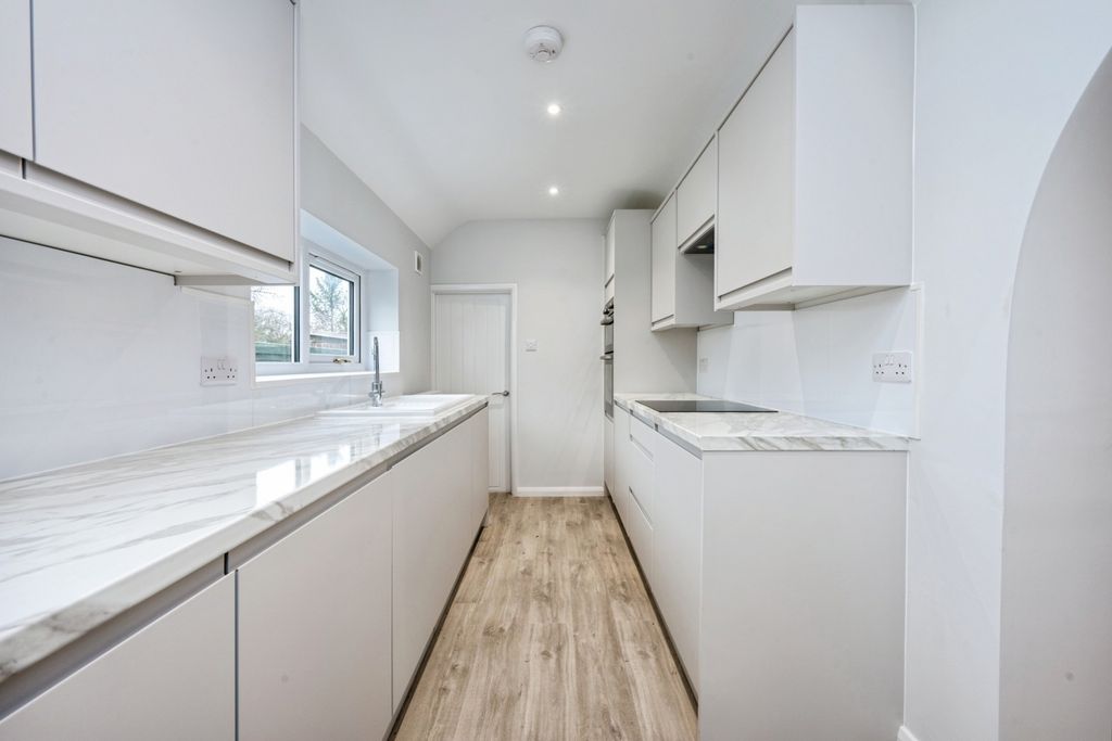 Property photo 3 of 20 Kitchen