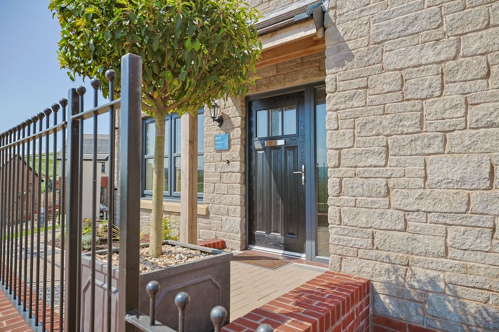 Property photo 2 of 44