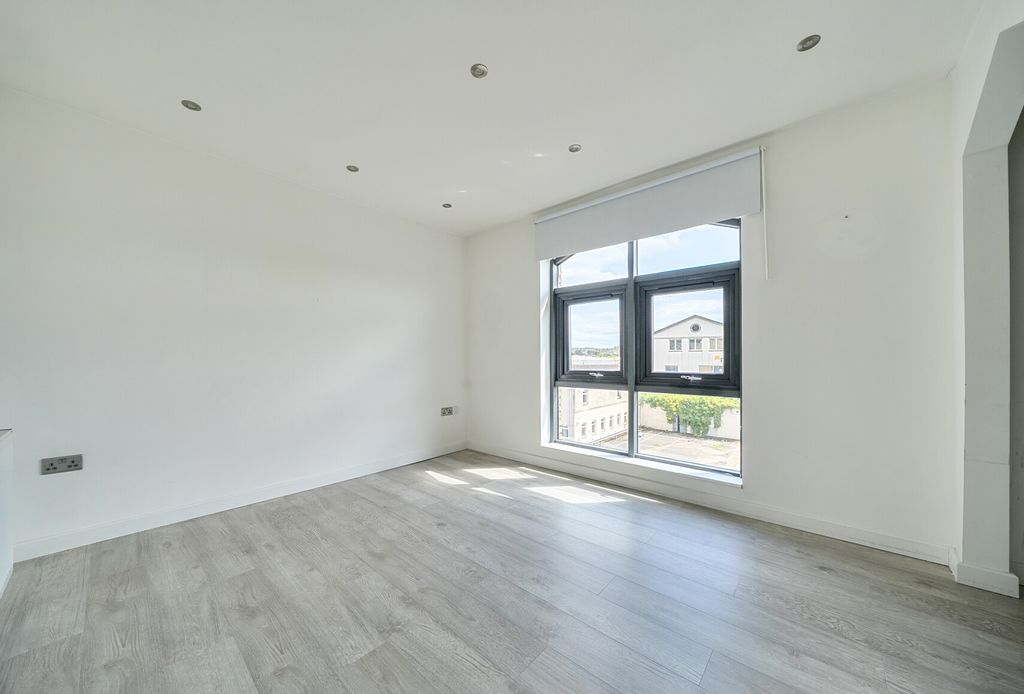 Property photo 2 of 14 1456410-6-69Fa1c0...