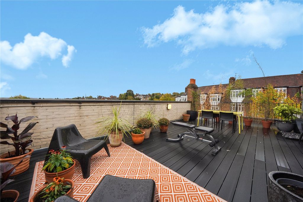 Property photo 2 of 32 Picture No. 26