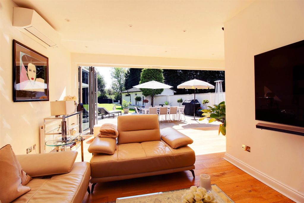 Additional image 4 of 5 bed detached house for saleDixons Hill Close, North Mymms AL9