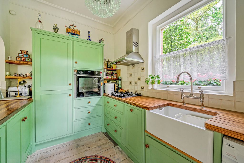 Property photo 3 of 16 1456757-14-6A01c0...