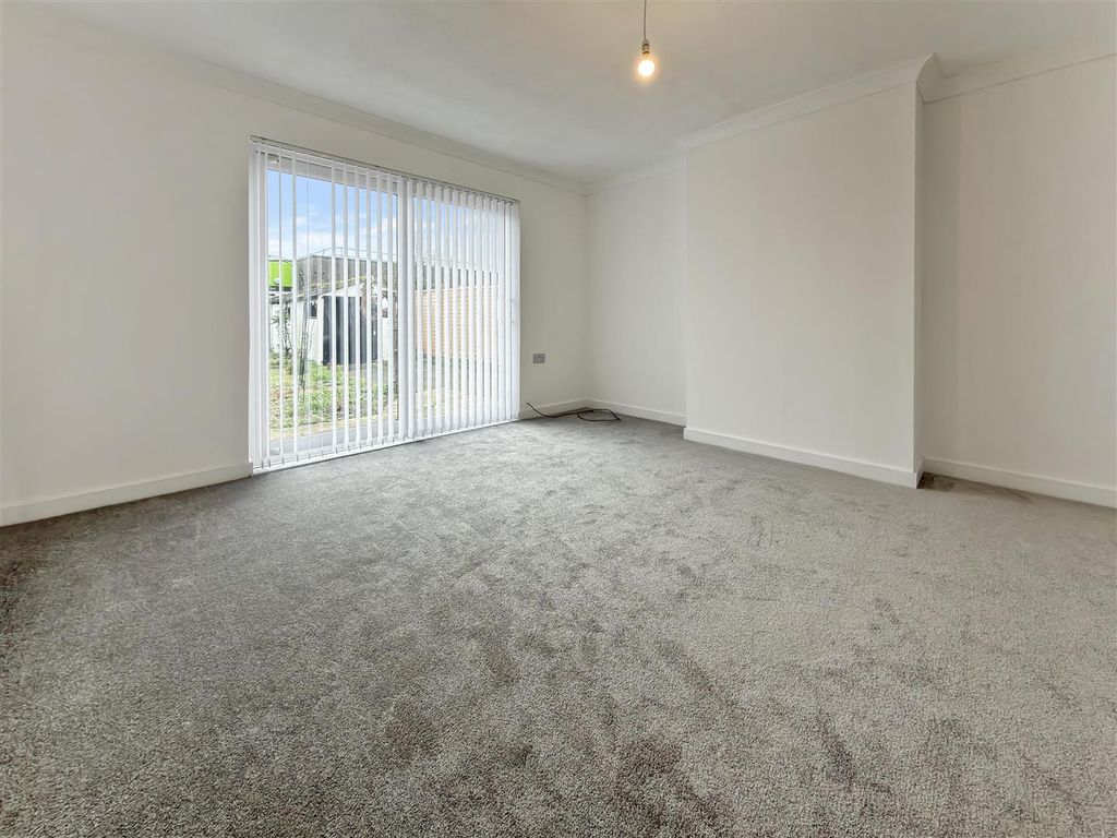 Property photo 3 of 11 Living.Jpeg