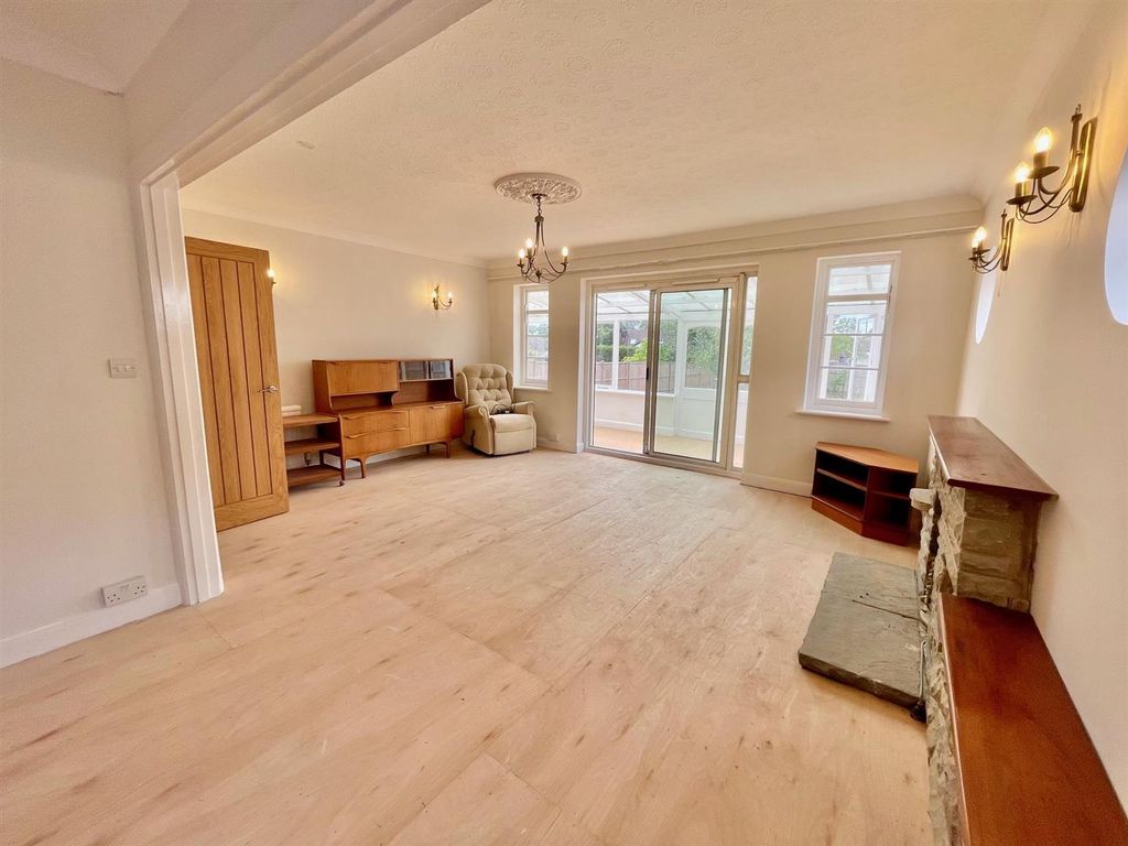 Property photo 2 of 13 62 Sunnybank Lounge.Jpg
