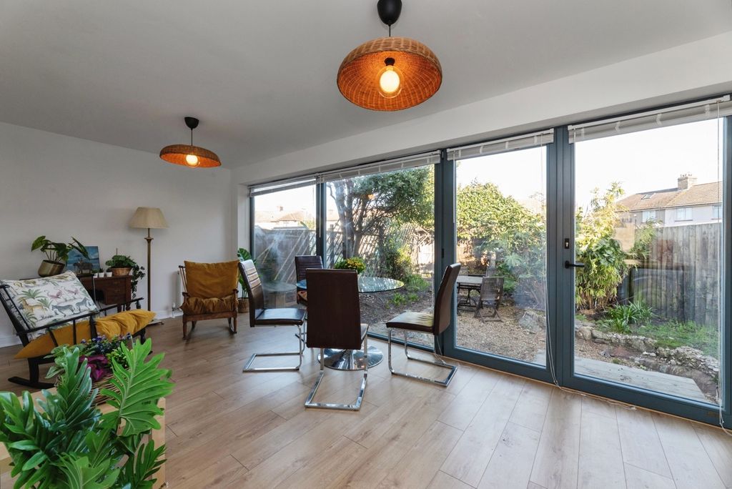 Property photo 2 of 17 Pbox-Img.Jpg