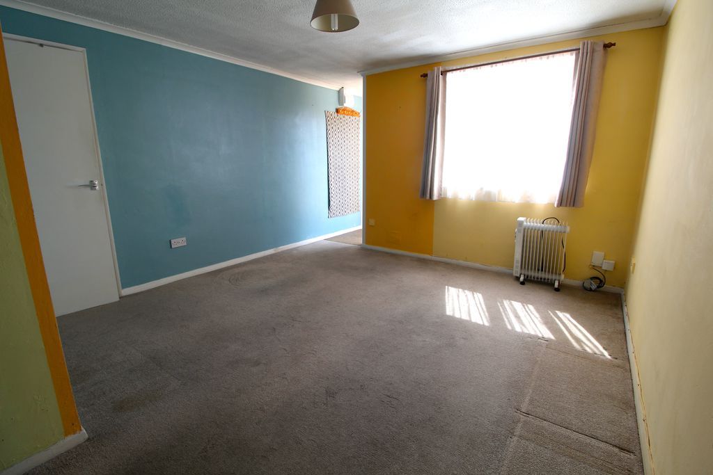 Property photo 2 of 7 Living Room