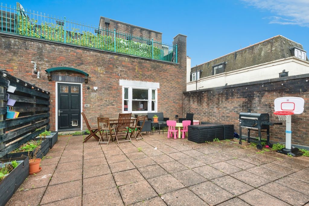 Property photo 1 of 17 Front