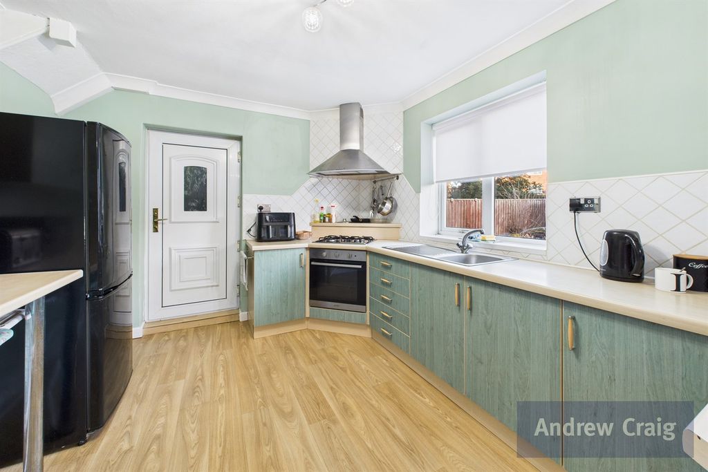 Property photo 3 of 17 Kitchen Breakfast Room