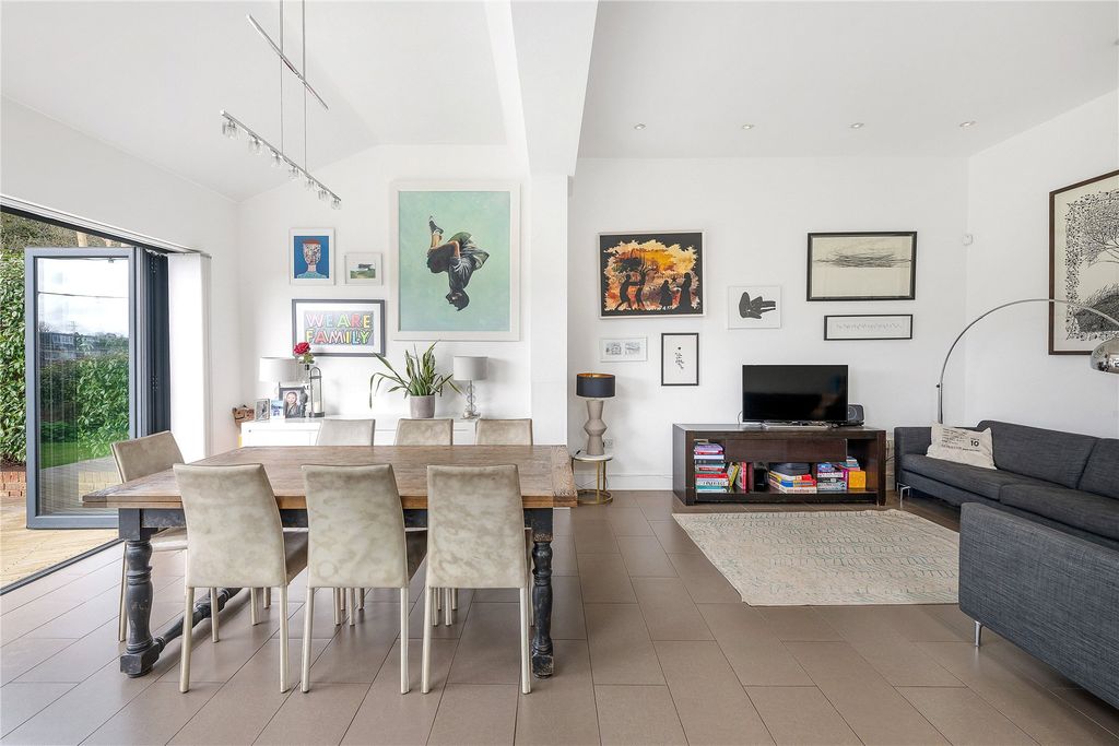 Property photo 3 of 16 Picture No. 11